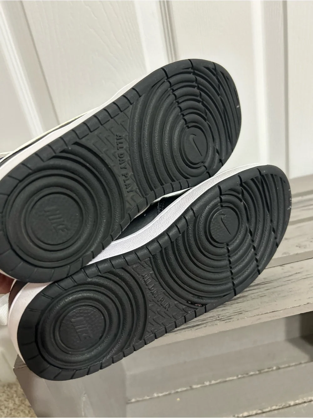 Nike Kids Court Borough Mid 2 Black and White Sneakers Size 4.5Y EUC